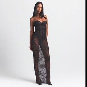 SMALL SKIMS Ultra Fine Lace Strapless
Corset Dress